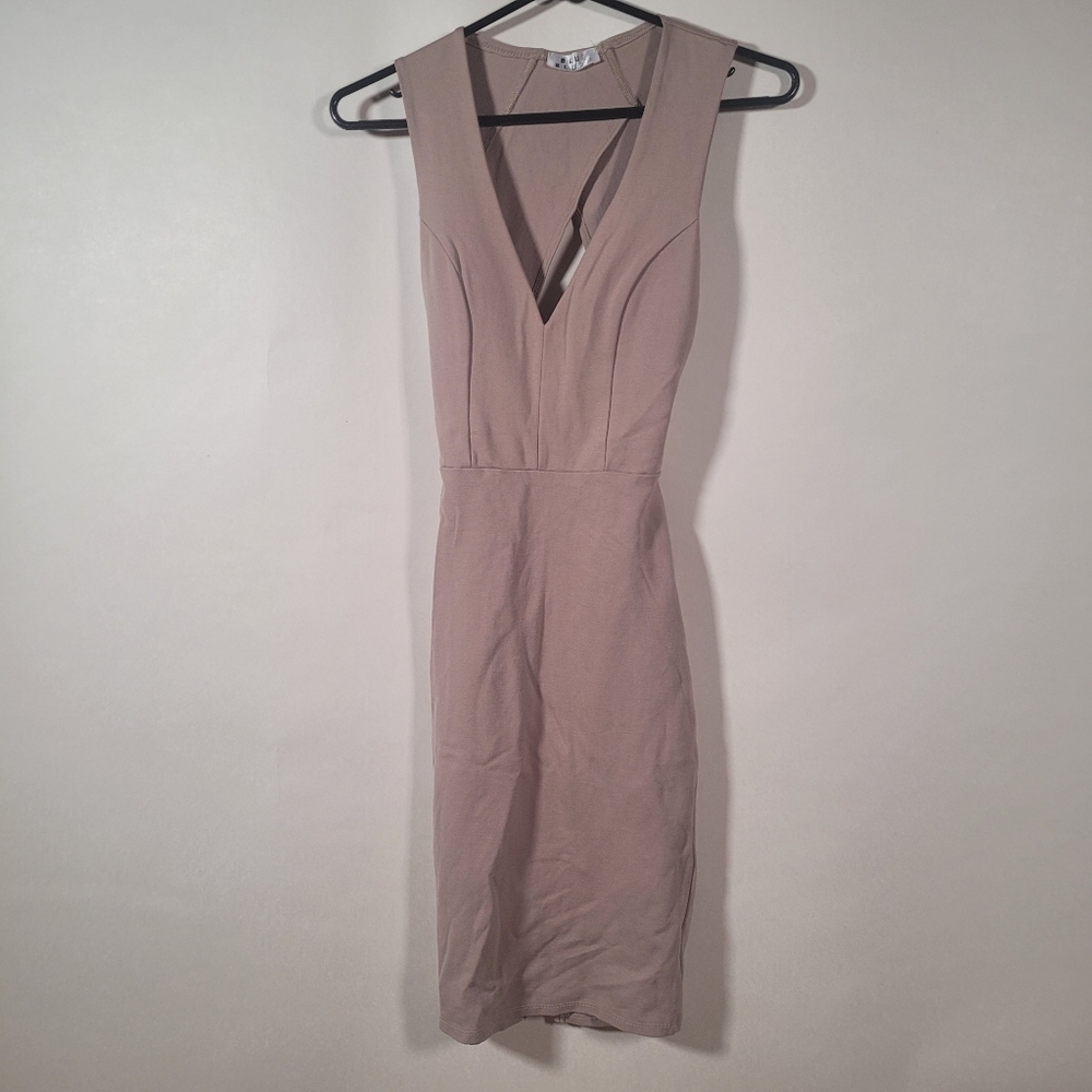 Blue Blush V-Neck Dress with Back Cut-Out in Taupe/Cream US S